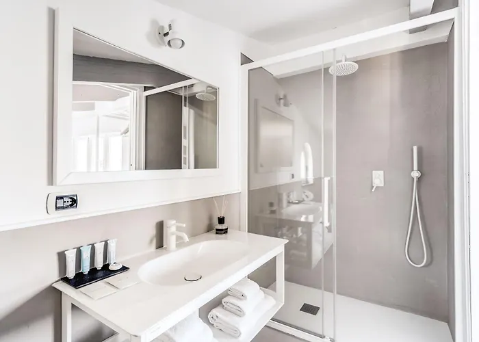 Giulia Boutique Views Pool And Guest Services By Feeling Italy Βίλα