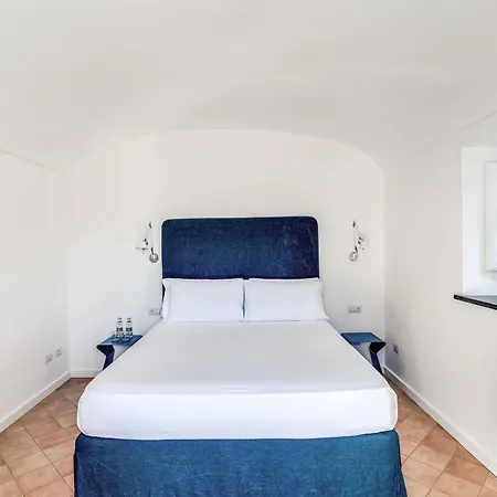Giulia Boutique Views Pool And Guest Services * Sorrento