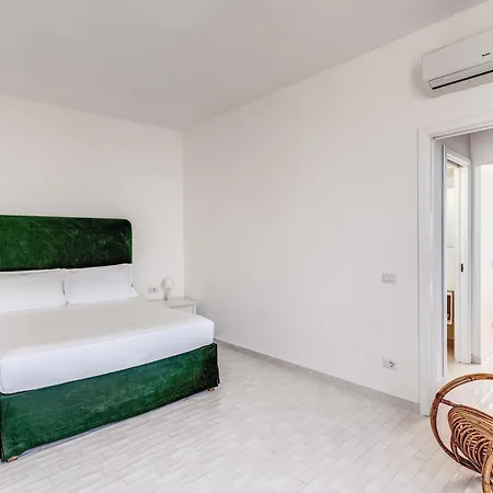 Giulia Boutique Views Pool And Guest Services *